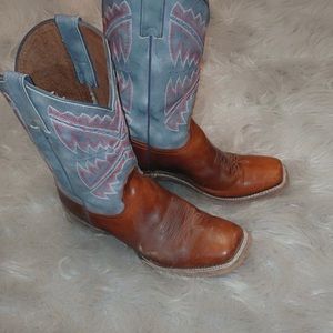Cute cow girl boots!